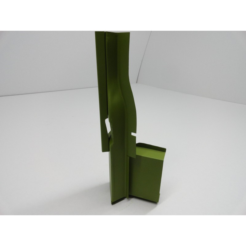 LOWER A PILLAR ABOVE FIRST HINGE LEFT SIDE